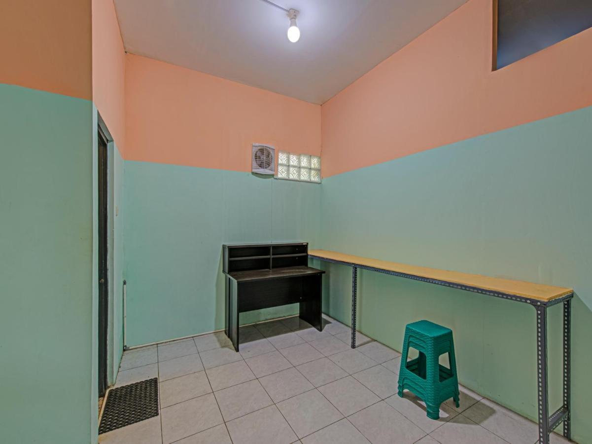 Oyo 3841 Wisma 25 Cilacap Eksteriør billede