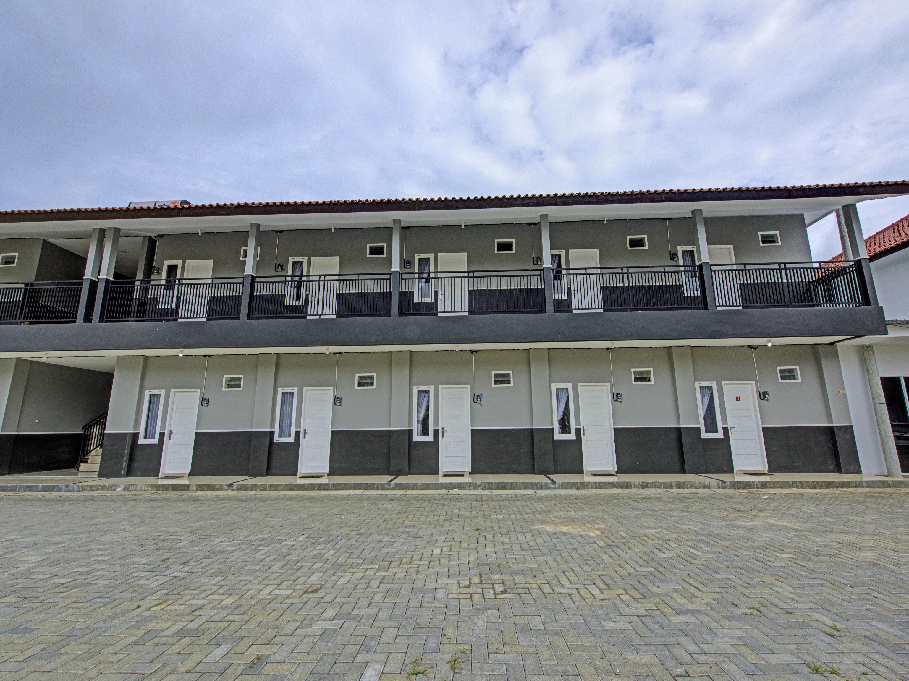 Oyo 3841 Wisma 25 Cilacap Eksteriør billede