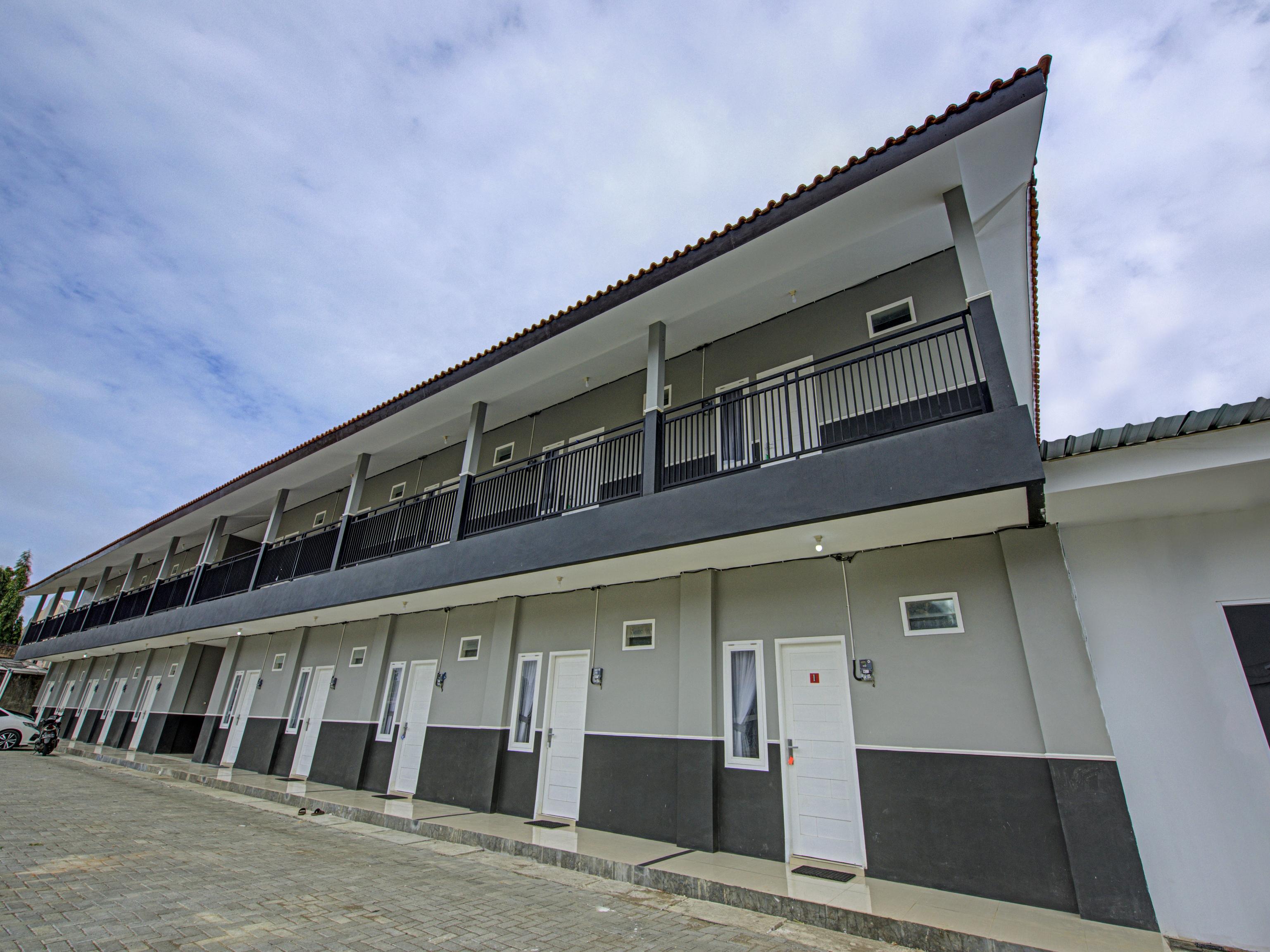 Oyo 3841 Wisma 25 Cilacap Eksteriør billede
