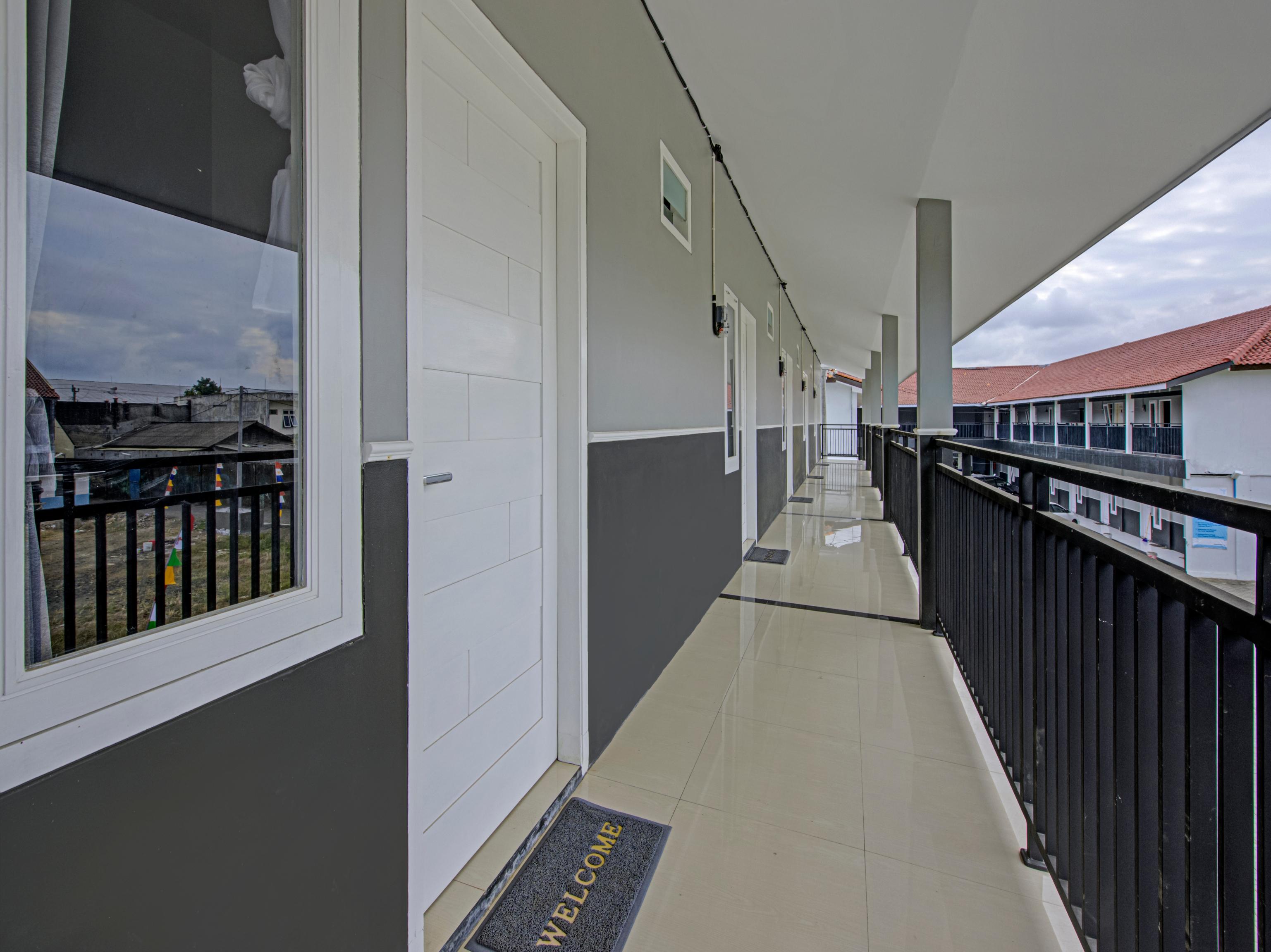 Oyo 3841 Wisma 25 Cilacap Eksteriør billede